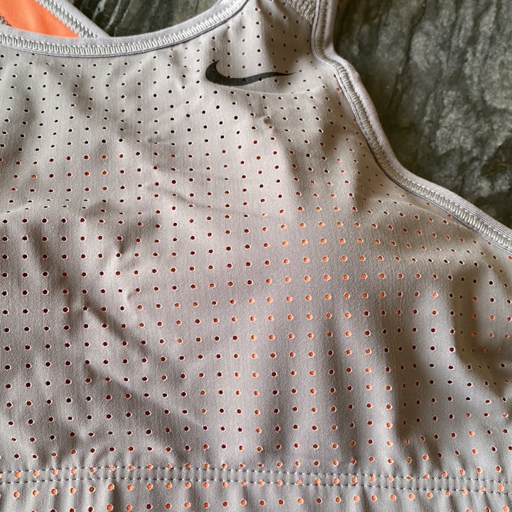 Nike - Picture 2 of 9